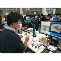 自造實驗室同步投影組裝教學