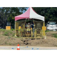 學生分組飛行操作體驗